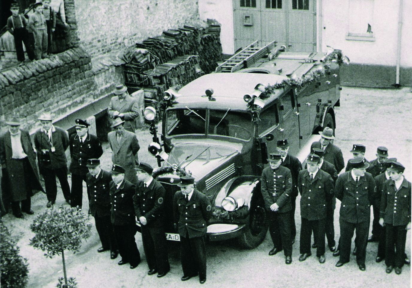 Die Mannschaft mit dem neuen LF 8