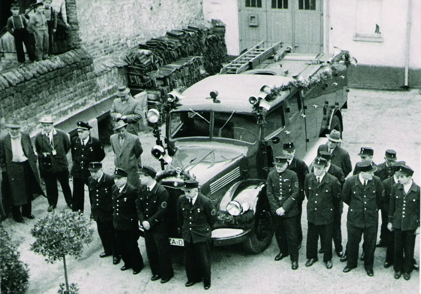 Die Mannschaft mit dem neuen LF 8