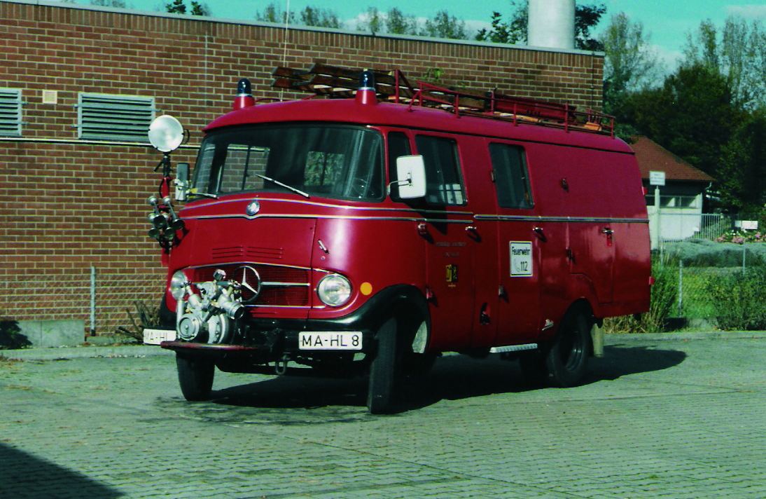 Historisches Löschgruppenfahrzeug LF 8 auf Mercedes-Benz-Fahrgestell