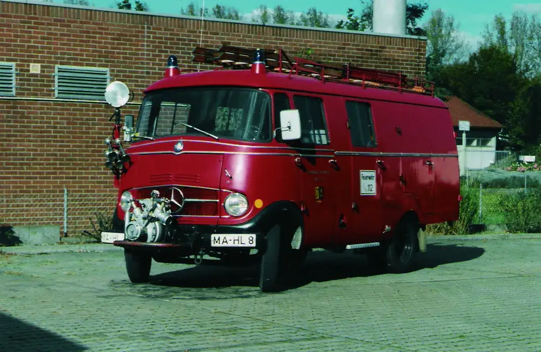 Historisches Löschgruppenfahrzeug LF 8 auf Mercedes-Benz-Fahrgestell